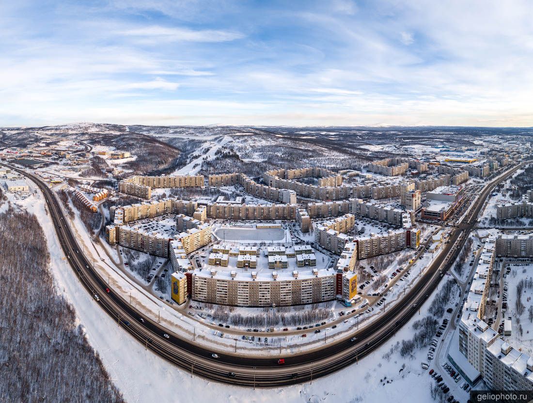 Панорама самого длинного дома России в Мурманске фото