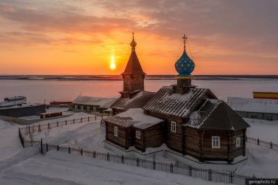 Спасо-Богоявленский храм в Хатанге фото