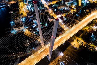 Вид сверху на Золотой мост Владивостока фото