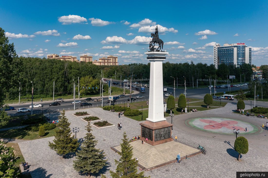 Памятник Георгию Победоносцу в Рязани фото