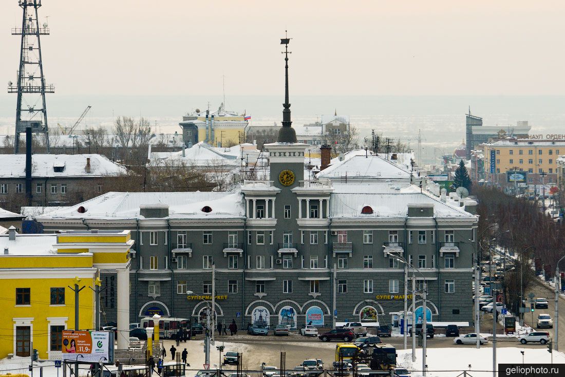 Дом под шпилем в Барнауле фото