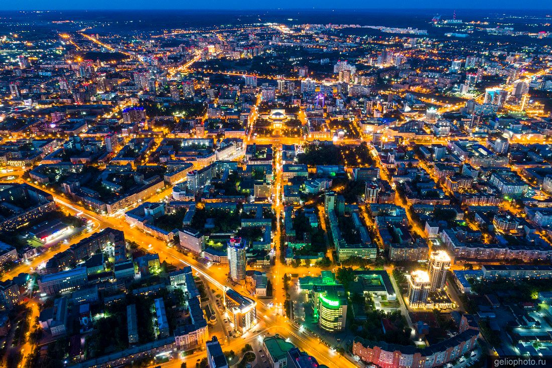Центр Новосибирска ночью фото
