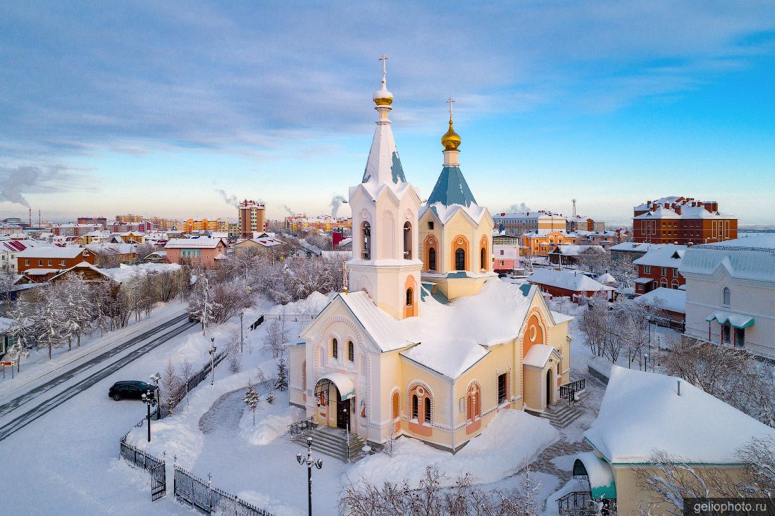 Петропавловская церковь в Салехарде фото