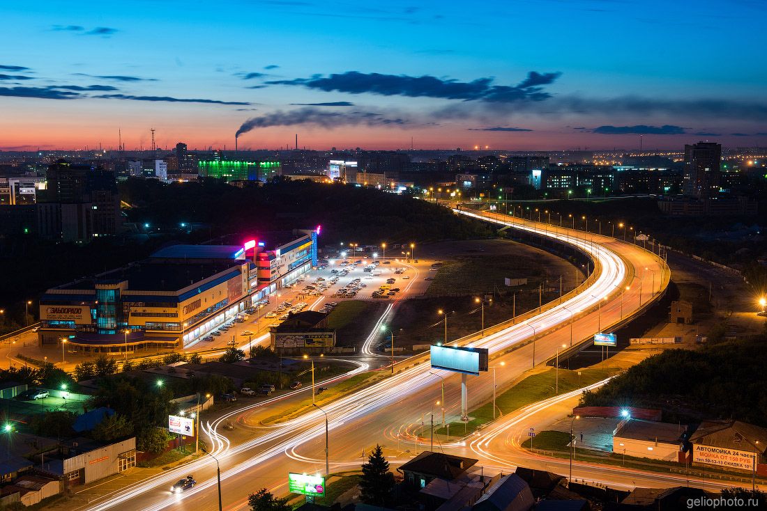 Фрунзенский мост и торговый комплекс Триумф в Омске фото