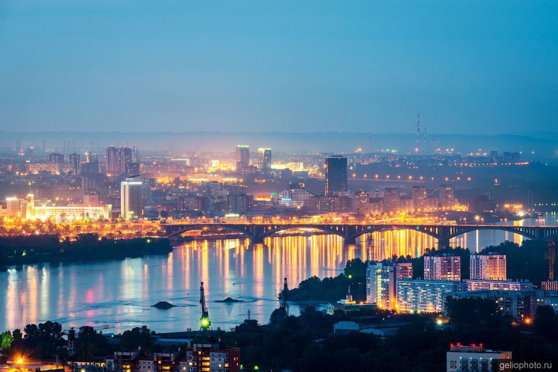 Коммунальный мост в Красноярске вечером фото