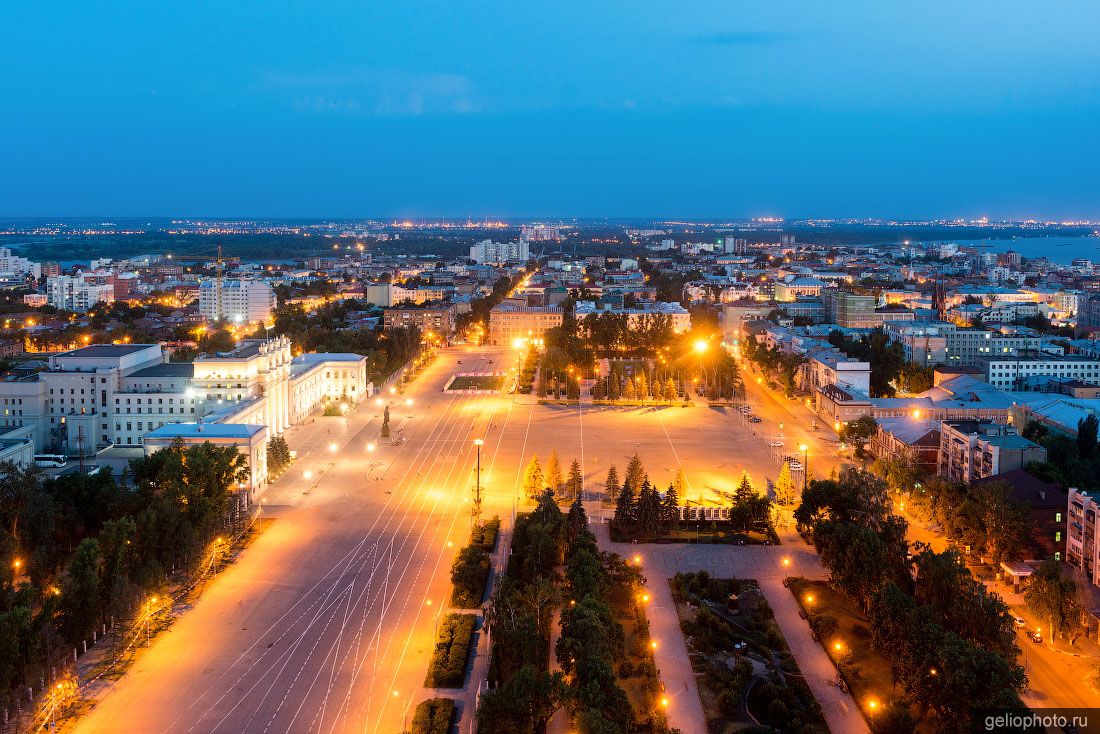 Площадь Куйбышева в Самаре вечером фото
