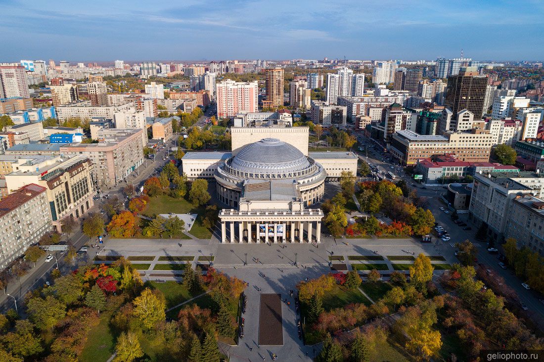 Театр оперы и балета в Новосибирске с высоты фото