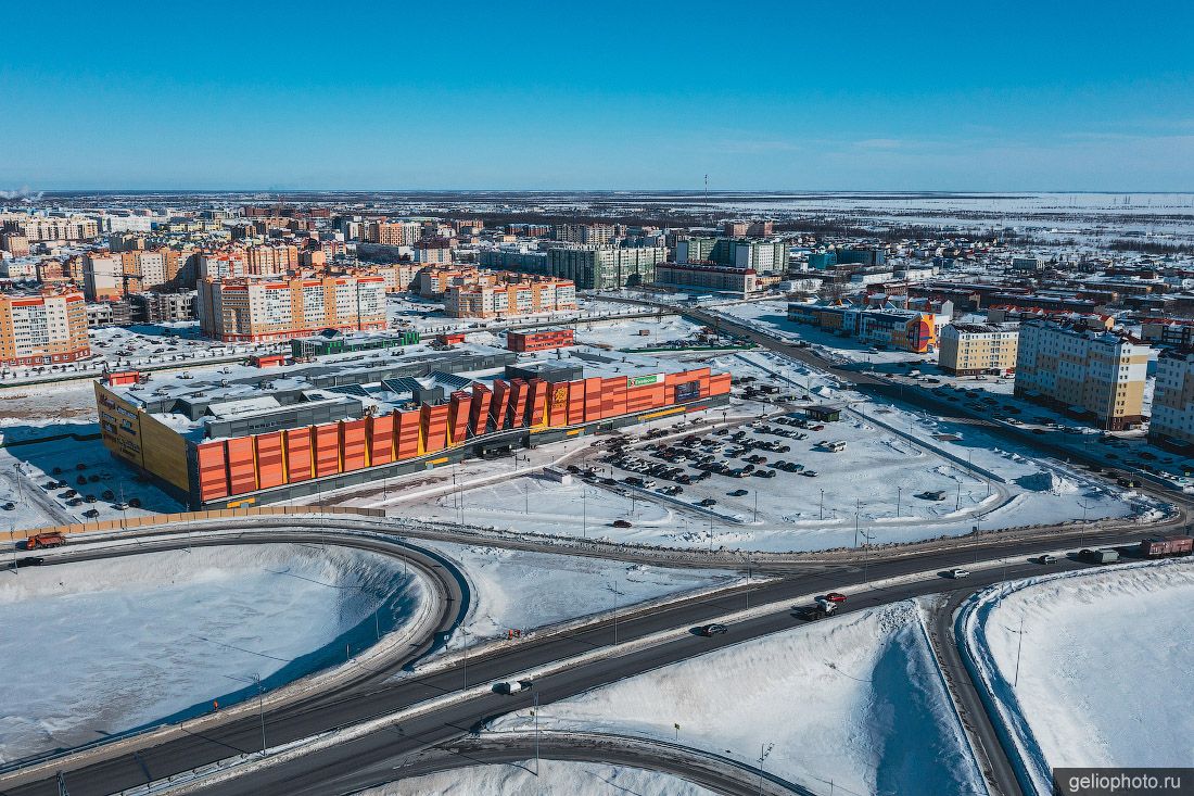 ТЦ Солнечный в Новом Уренгое с высоты фото