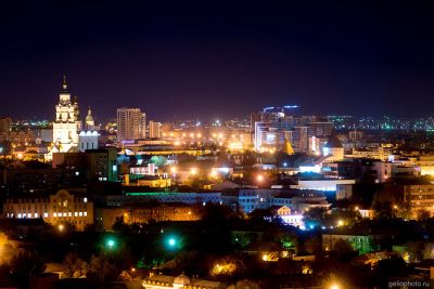Вид на ночную Астрахань фото