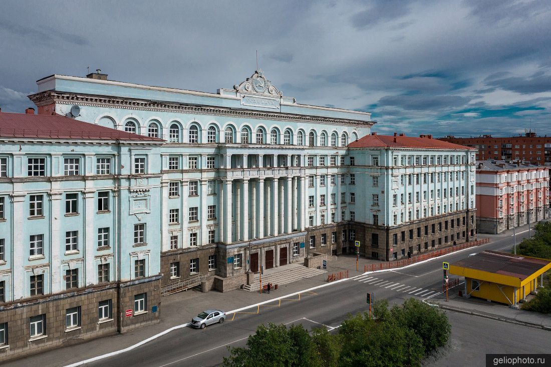 Заполярный государственный университет Федоровского в Норильске фото