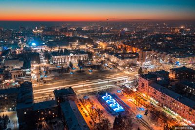 Площадь Советов в Барнауле вечером фото