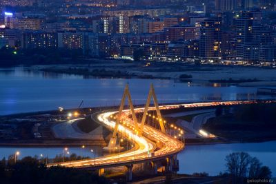 Мост Миллениум в Казани вечером фото