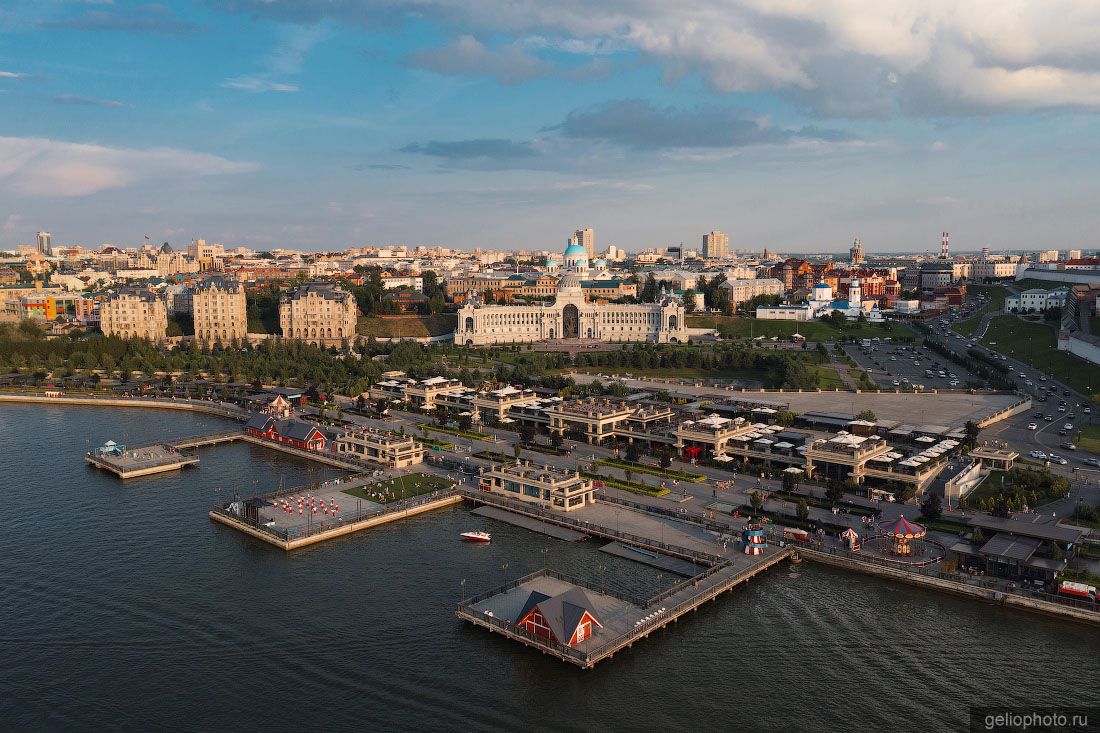 Кремлёвская набережная в Казани фото
