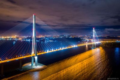 Русский мост во Владивостоке ночью фото