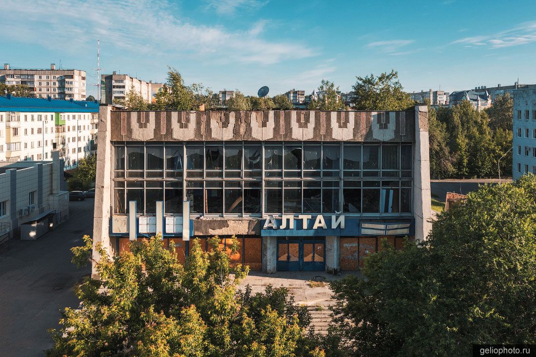 Заброшенный культурно-развлекательный центр Алтай в Бийске фото