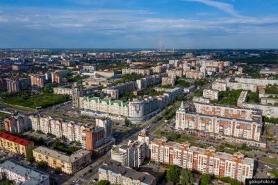 Перекрёсток Маршала Жукова и Маяковского в Омске фото