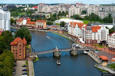 Юбилейный мост в Рыбной деревне в Калининграде фото