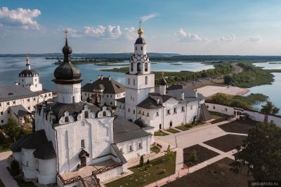 Богородице-Успенский монастырь в Свияжске фото