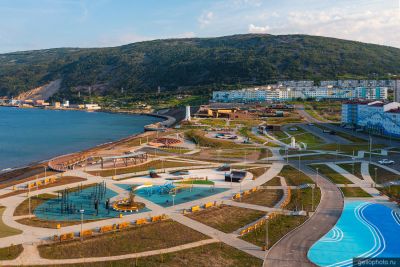 Парк на набережной Бухты Нагаева в Магадане фото