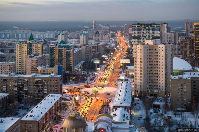 Улица Нарымская в Новосибирске вечером фото