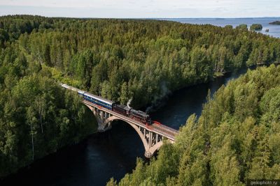 Рускеальский экспресс на мосту с высоты фото