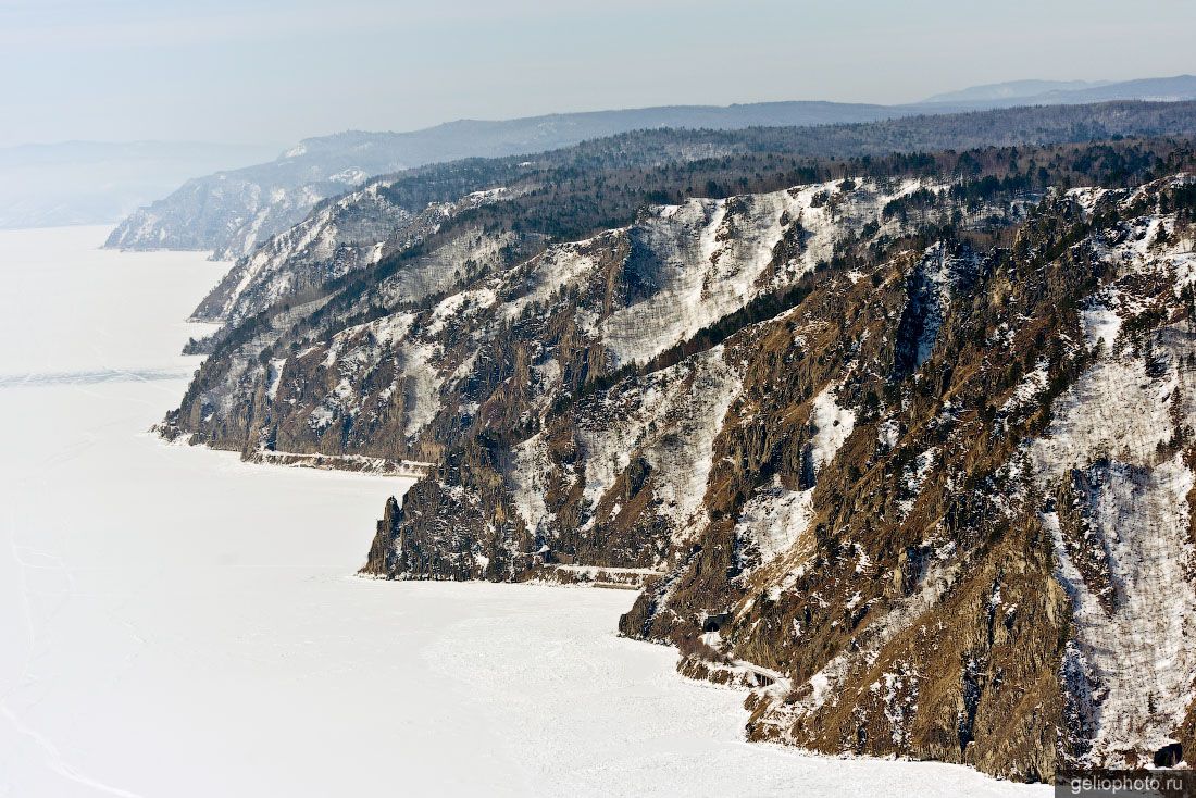 Кругобайкальская железная дорога на Байкале с высоты фото