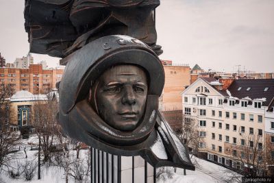 Скульптура Юрия Гагарина в Калуге фото