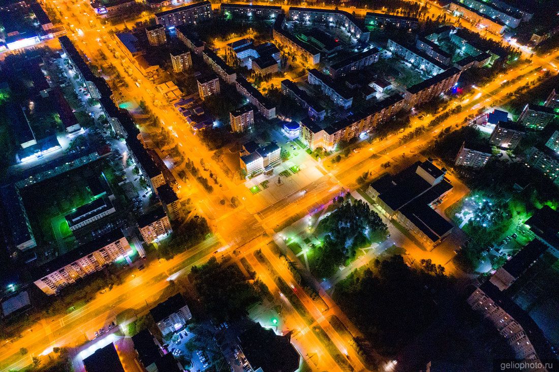 Пересечение проспектов Дружбы народов и Ленина в Нерюнгри вид сверху фото