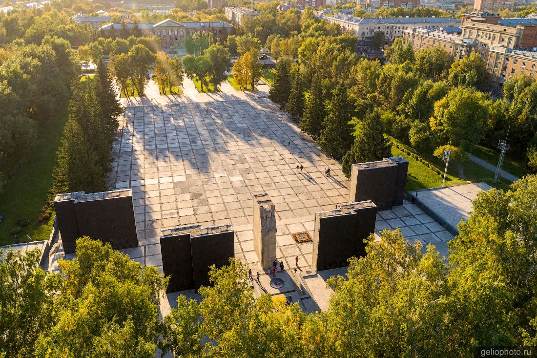 Монумент Славы в Новосибирске фото