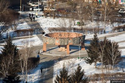 Памятник ордена Ленина в парке Мира в Благовещенске фото