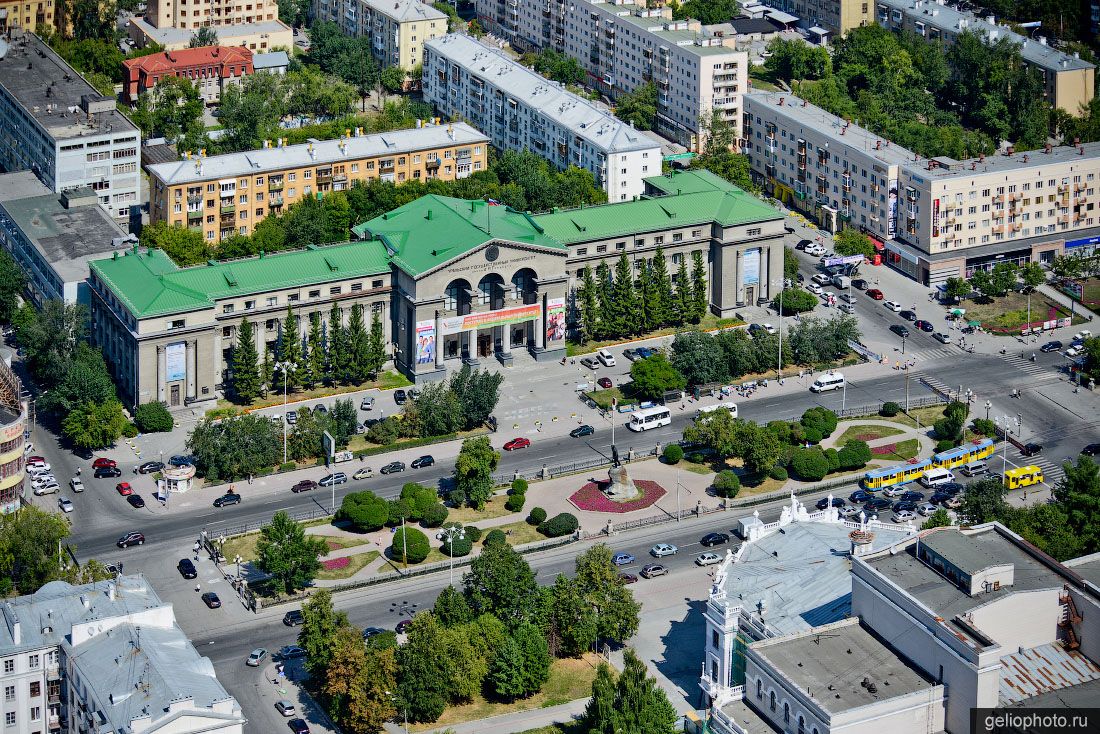 Уральский федеральный университет Ельцина в Екатеринбурге фото
