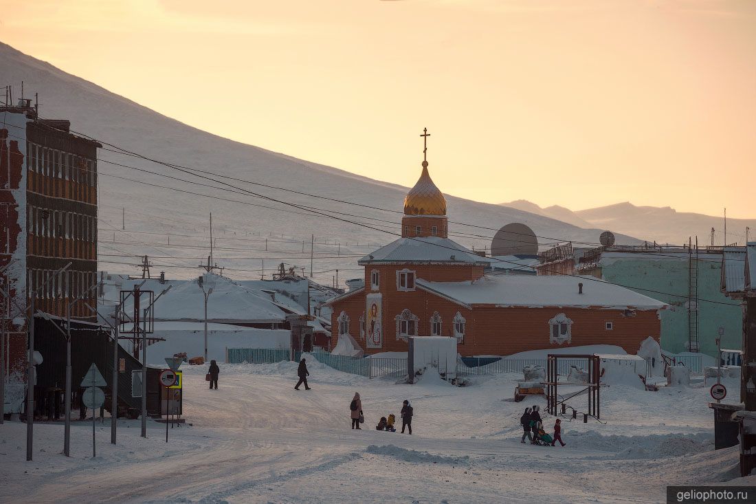 Серафимо-Никольский храм в Тикси фото