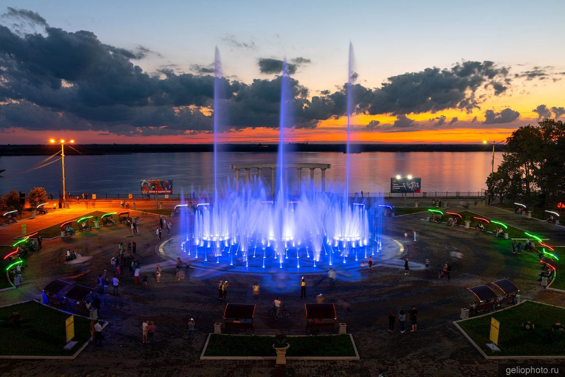 Пешеходный фонтан на набережной в Хабаровске фото