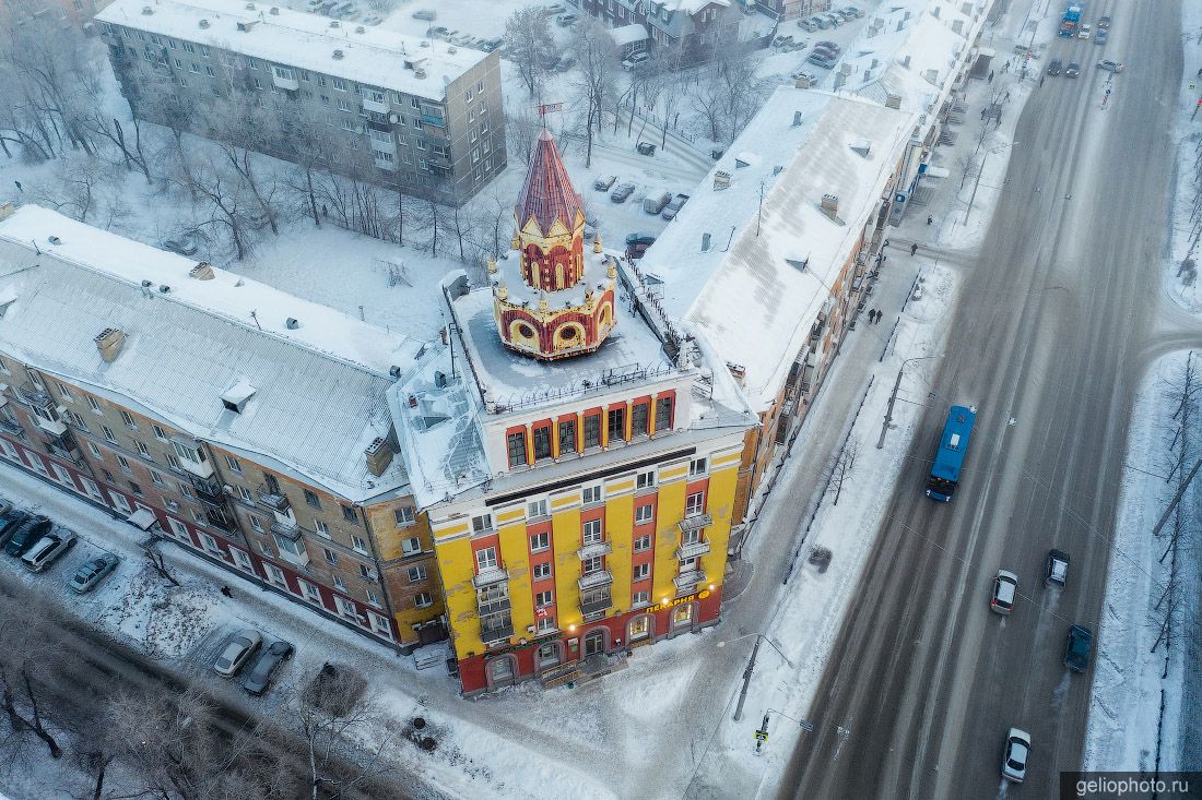 Новокузнецкий дом с башенкой с высоты фото