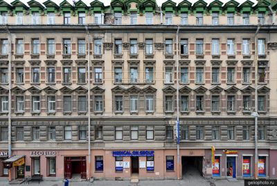 Фасад дома на улице Жуковского в Санкт-Петербурге фото