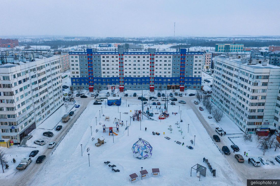 Детская площадка в 4-ом микрорайоне Нового Уренгоя фото