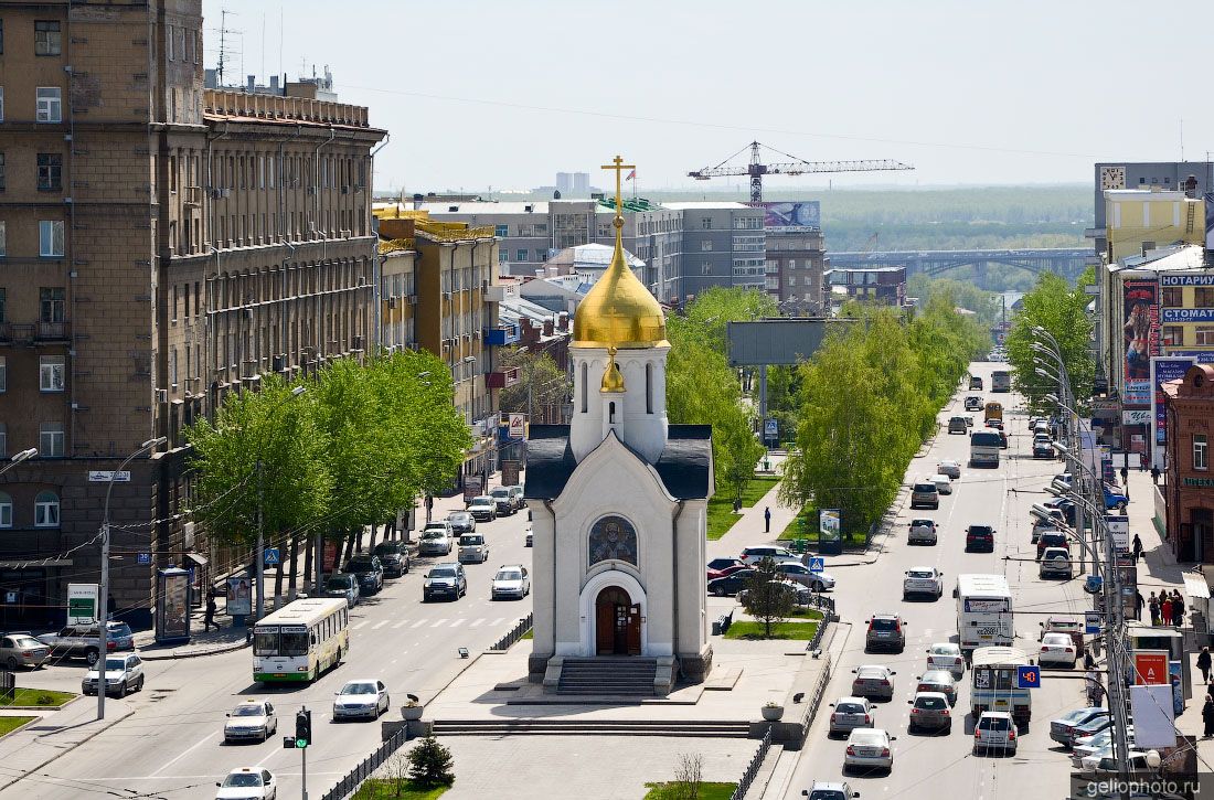 Часовня Николая Чудотворца в Новосибирске летом фото