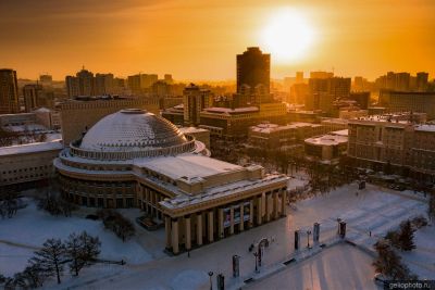 Новосибирский театр оперы и балета зимой фото