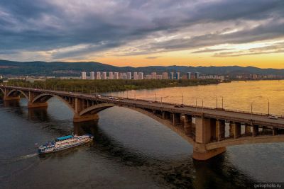 Коммунальный мост через Енисей в Красноярске фото