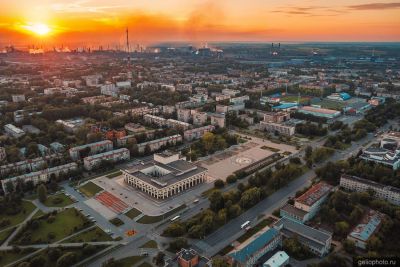 Дворец Металлургов в Череповце с высоты фото