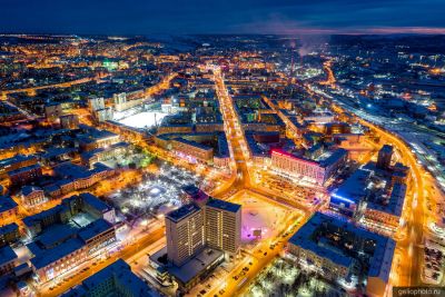 Площадь Пять углов в вечернем Мурманске фото