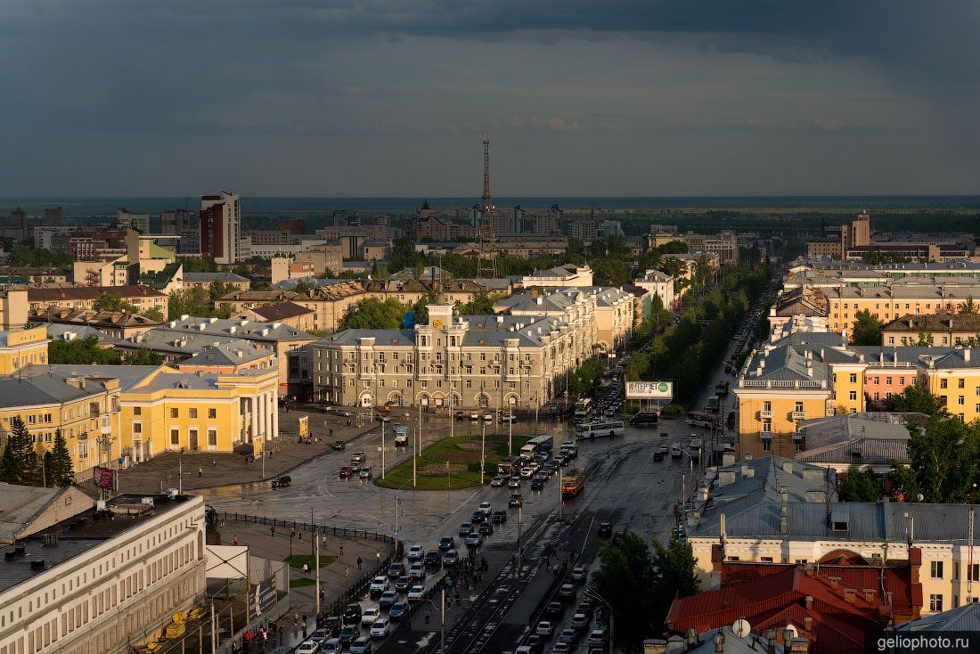 Площадь Октября в Барнауле летом фото