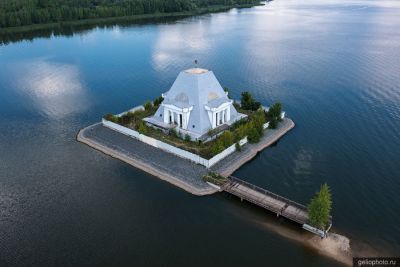 Храм-памятникам воинам в Казани фото