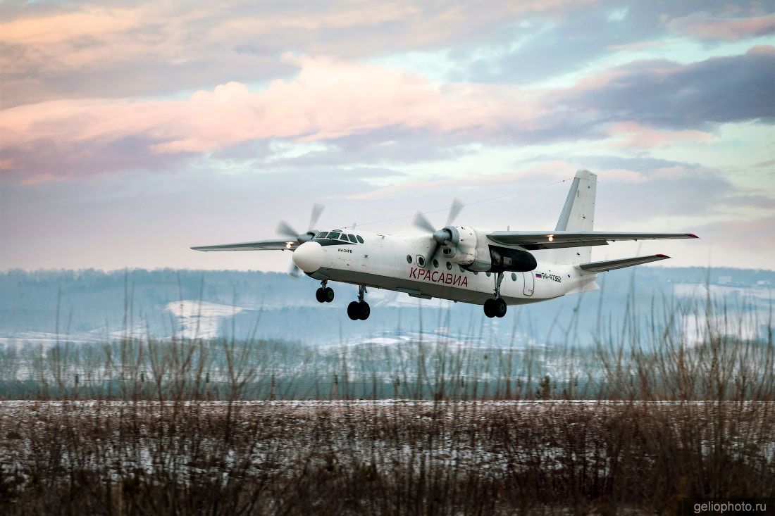 Самолёт Ан-24 авиакомпании КрасАвиа фото