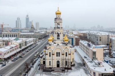 Храм Большой Златоуст в Екатеринбурге зимой фото