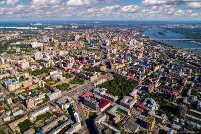 Центр летнего Новосибирска с высоты фото