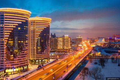 Октябрьская магистраль в Новосибирске вечером фото