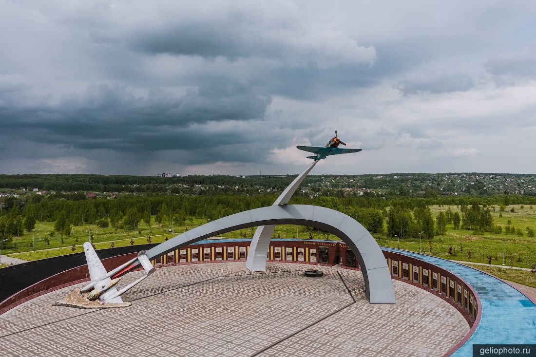 Памятник Защитникам неба Отечества в Туле фото