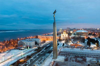 Монумент Славы в Самаре зимой фото
