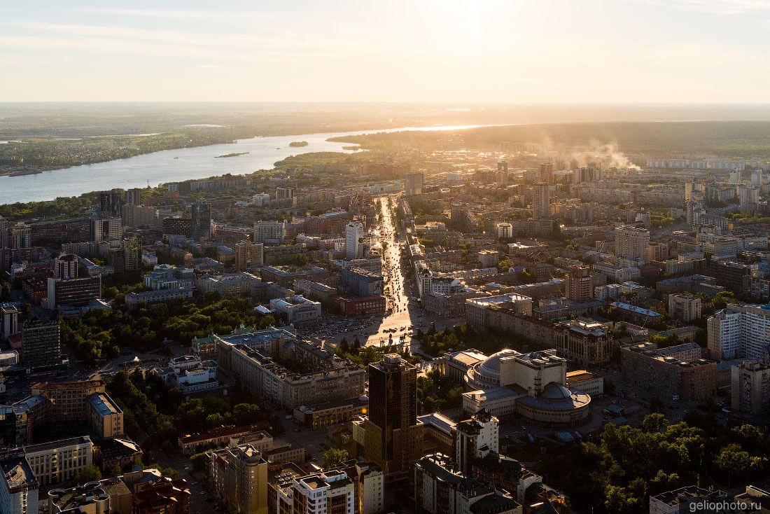 Центр летнего Новосибирска с высоты фото